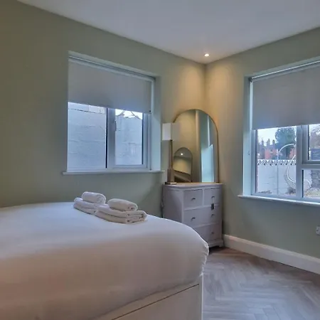 Upgraded Loft Style Duplex At Rathmines Village דבלין