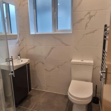 Apartment Upgraded Loft Style Duplex At Rathmines Village *