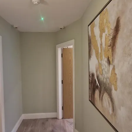 Upgraded Loft Style Duplex At Rathmines Village דבלין